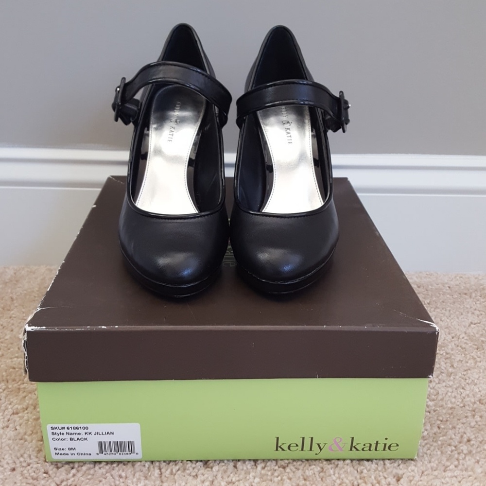 Black Mary Jane Pumps